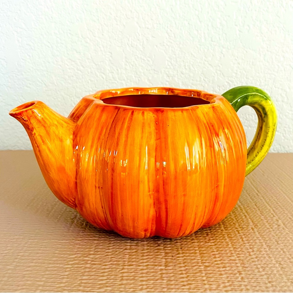 Pumpkin shaped teapot, ceramic, orange, no lid